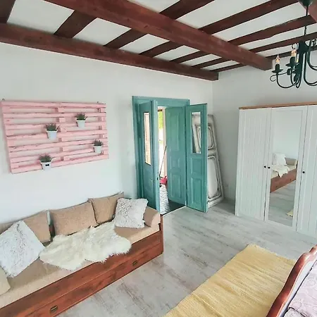 Apartment Tulipanos Vendeghaz Igrici